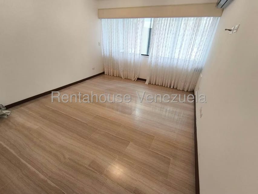 Apartamento (Duplex) en Venta en Lomas de La Lagunita, Distrito Metropolitano - 38