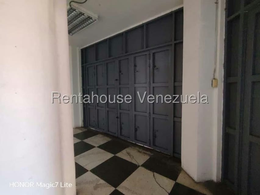 Comercial (Local Comercial) en Alquiler en Parroquia La Candelaria, Distrito Metropolitano - 11