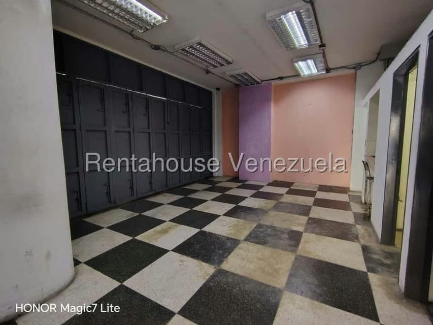 Comercial (Local Comercial) en Alquiler en Parroquia La Candelaria, Distrito Metropolitano - 13
