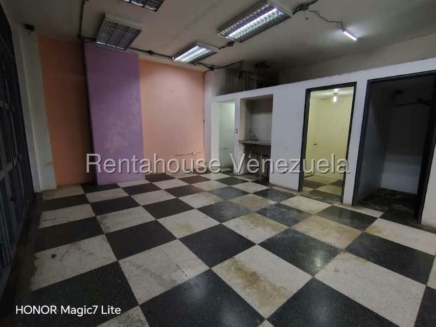 Comercial (Local Comercial) en Alquiler en Parroquia La Candelaria, Distrito Metropolitano - 14