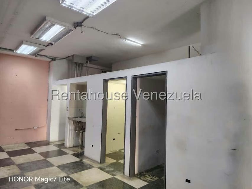 Comercial (Local Comercial) en Alquiler en Parroquia La Candelaria, Distrito Metropolitano - 17