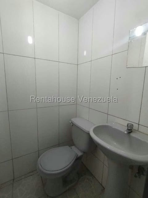 Comercial (Local Comercial) en Alquiler en Parroquia La Candelaria, Distrito Metropolitano - 26