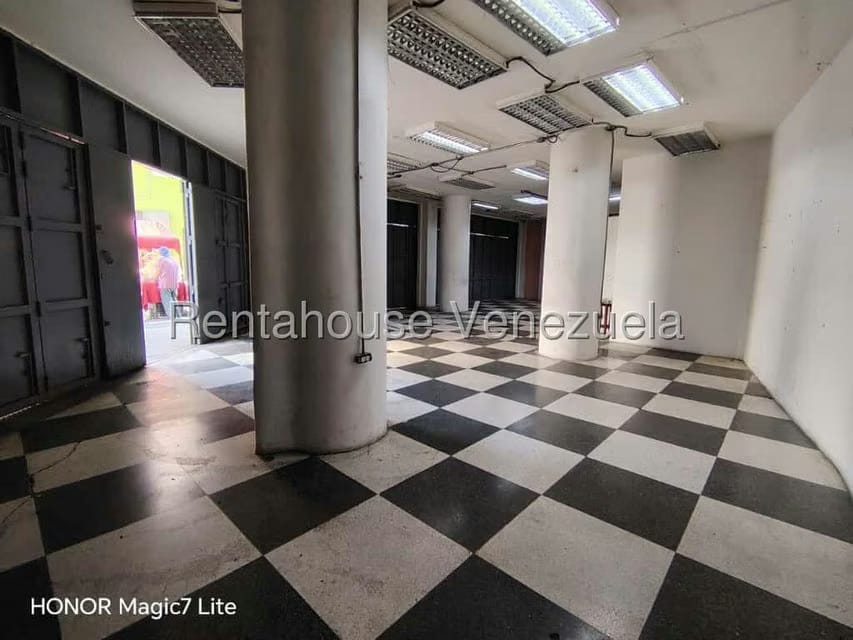 Comercial (Local Comercial) en Alquiler en Parroquia La Candelaria, Distrito Metropolitano - 4