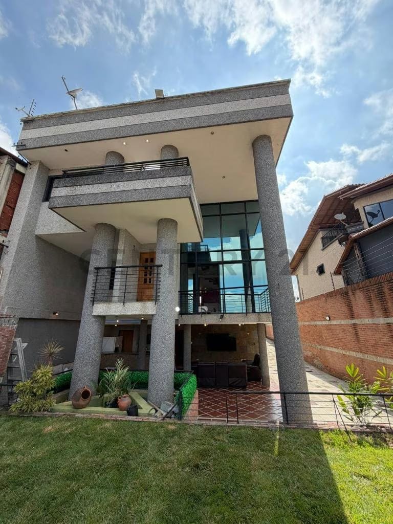 Casa En Venta En Terrazas de Bella Vista 400mts2 4ha/4ba/6pe