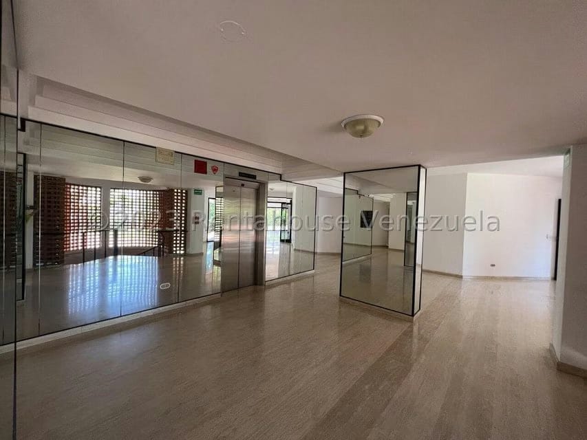 Apartamento (Penthouse) en Venta en Colinas de Valle Arriba, Distrito Metropolitano - 46