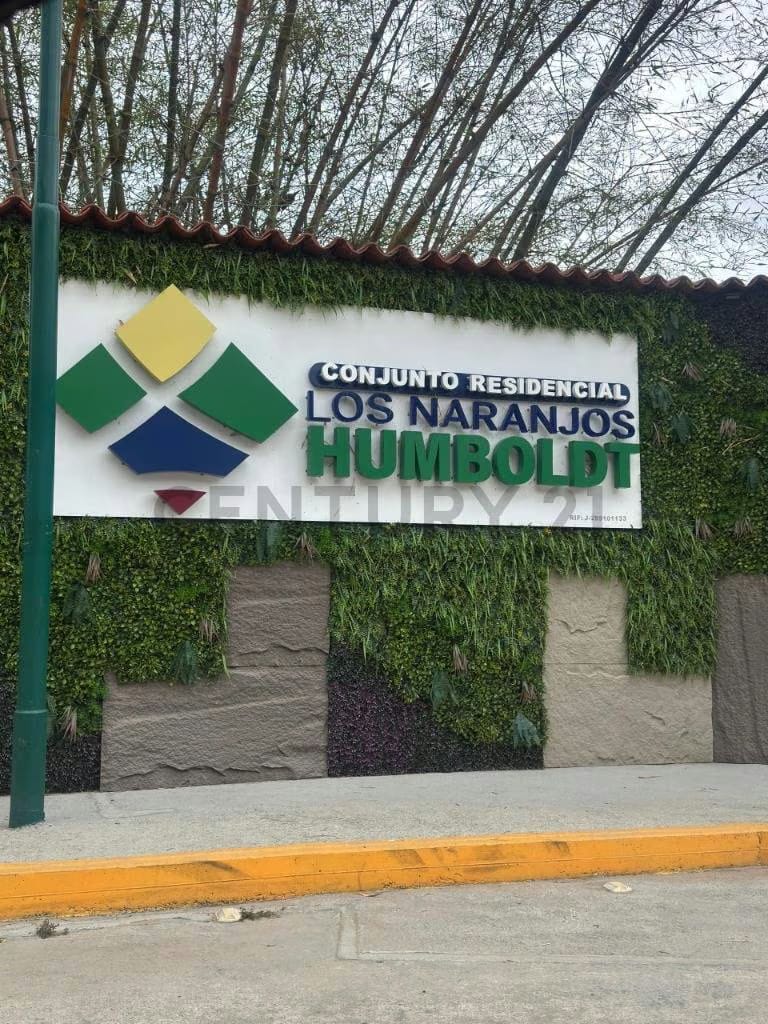 Humboldt: 2Hab, A/A, 2 Puestos, Tanque, Equipada y Vigilancia. $700 Negociable. - 9