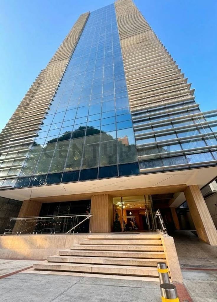 Oficina en venta, en una torre moderna