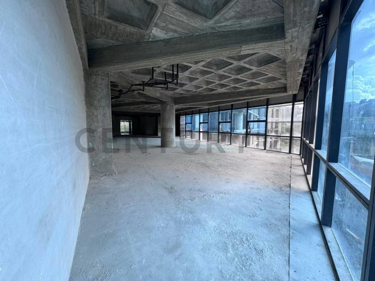 Oficina en venta, en una torre moderna - 13
