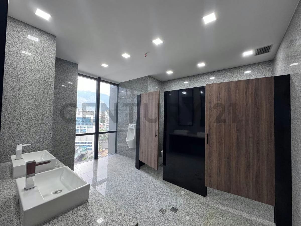 Oficina en venta, en una torre moderna - 14