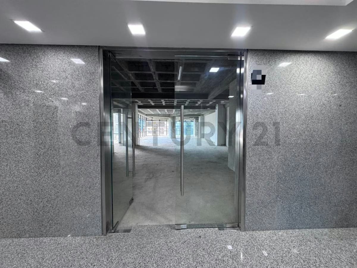 Oficina en venta, en una torre moderna - 9