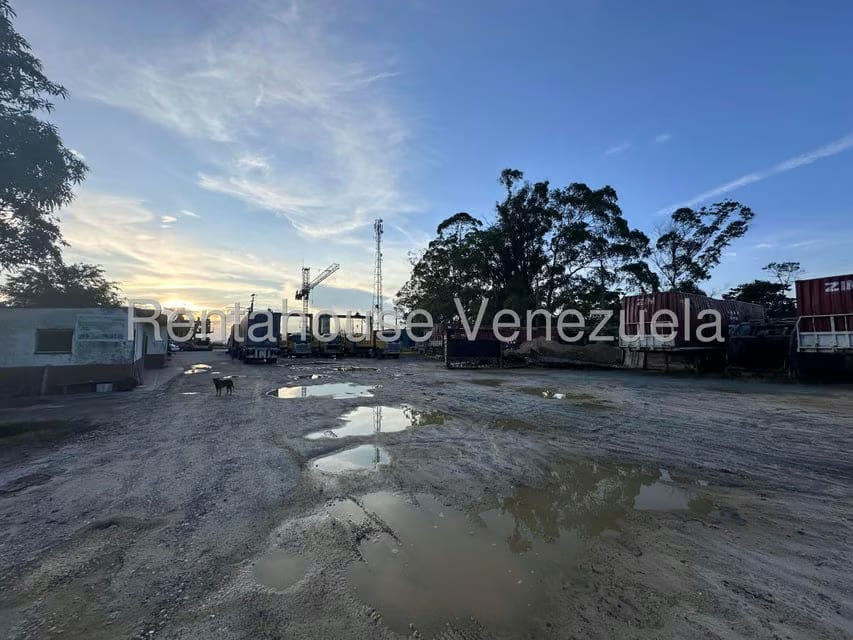 Terreno (Comercial) en Venta en La Rosaleda, Miranda - 3