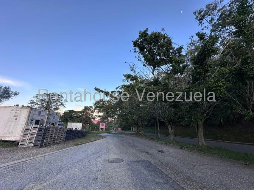 Terreno (Comercial) en Venta en La Rosaleda, Miranda - 4