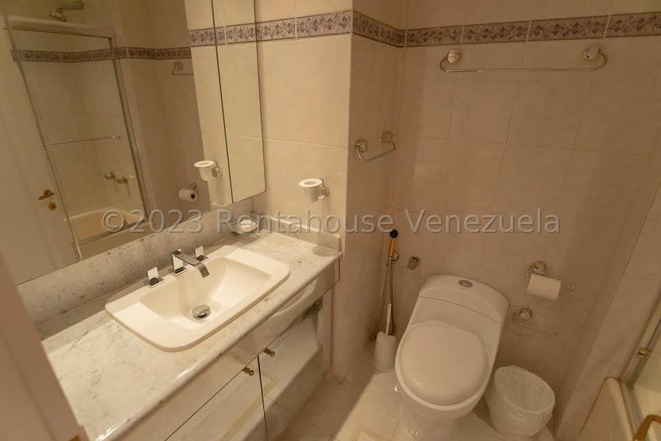 Apartamento (Duplex) en Alquiler en Los Palos Grandes, Distrito Metropolitano - 35