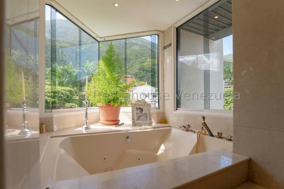 Apartamento (Duplex) en Alquiler en Los Palos Grandes, Distrito Metropolitano - 44