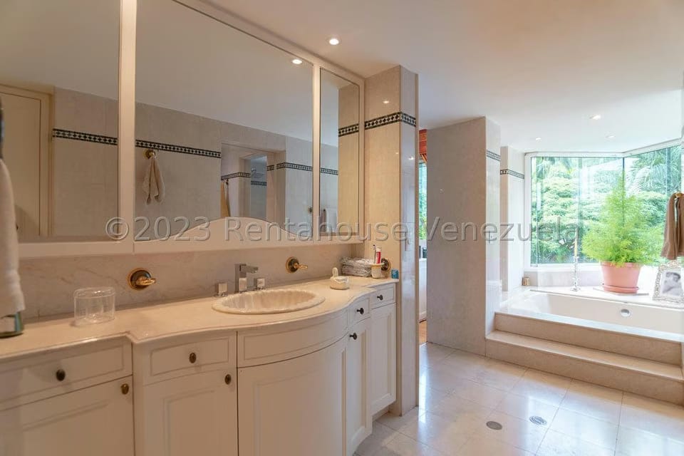 Apartamento (Duplex) en Alquiler en Los Palos Grandes, Distrito Metropolitano - 45