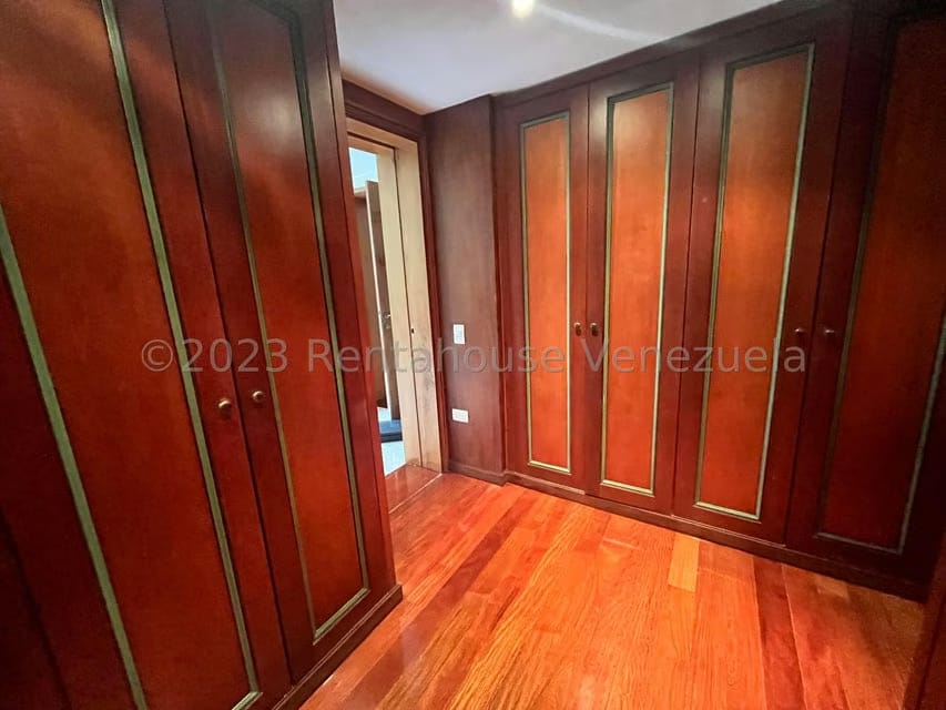 Apartamento (Duplex) en Alquiler en Los Palos Grandes, Distrito Metropolitano - 70