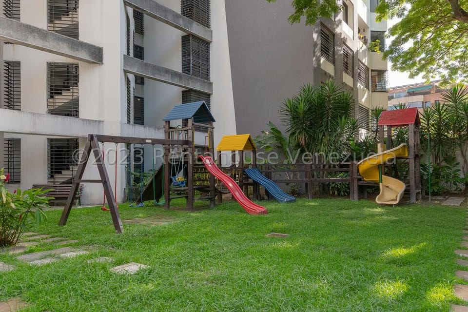 Apartamento (Duplex) en Alquiler en Los Palos Grandes, Distrito Metropolitano - 82