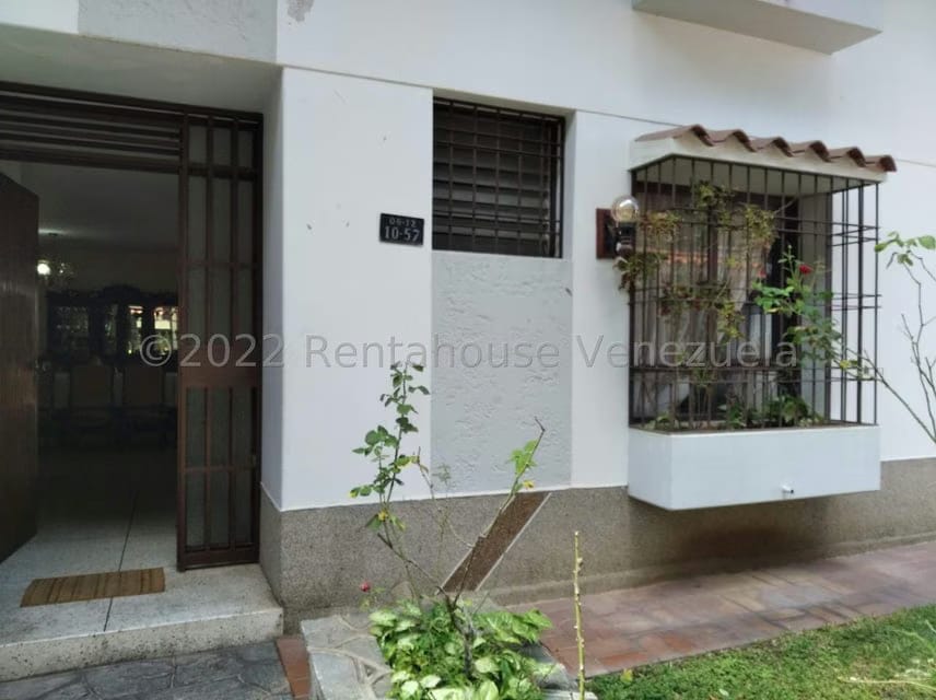 Casa (Duplex) en Venta en Colinas de Santa Monica, Distrito Metropolitano - 3