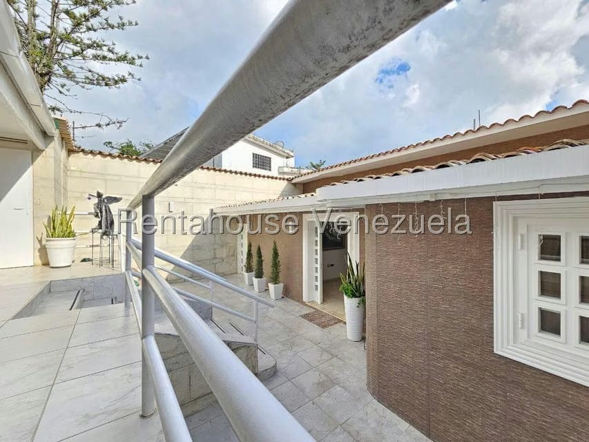 Casa (Multipes Niveles) en Venta en Cumbres de Curumo, Distrito Metropolitano - 2