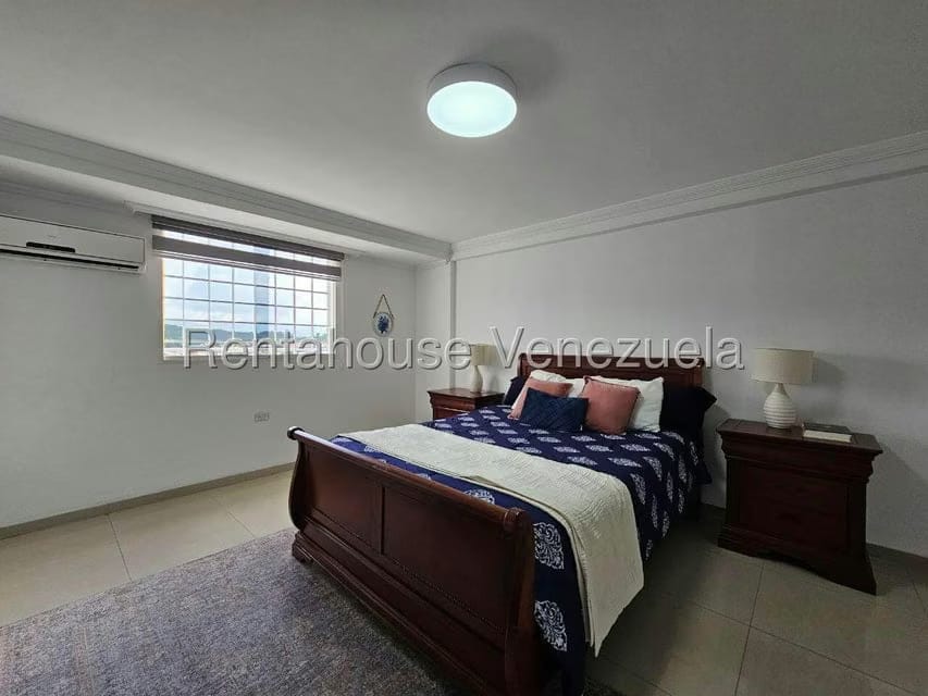 Casa (Multipes Niveles) en Venta en Cumbres de Curumo, Distrito Metropolitano - 110