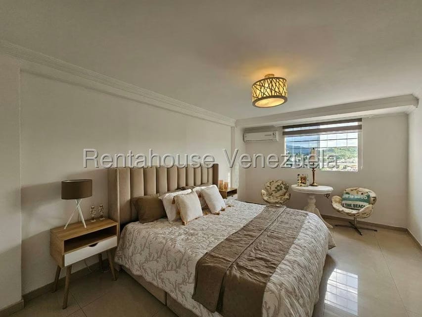 Casa (Multipes Niveles) en Venta en Cumbres de Curumo, Distrito Metropolitano - 112
