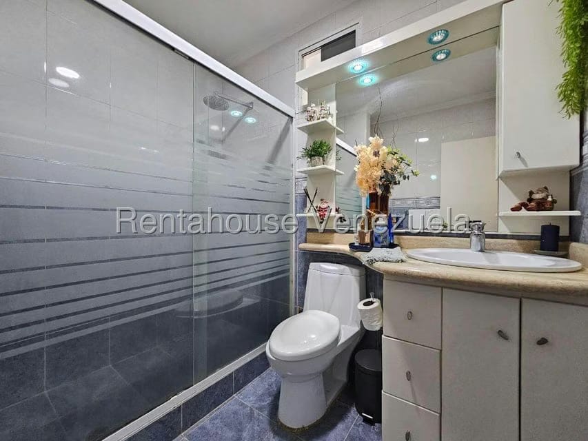 Casa (Multipes Niveles) en Venta en Cumbres de Curumo, Distrito Metropolitano - 114