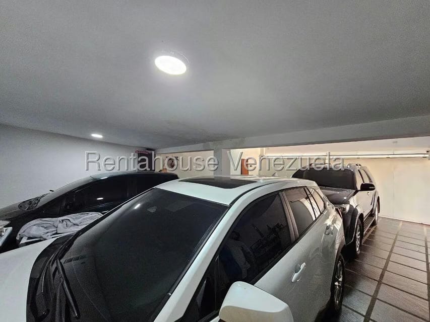 Casa (Multipes Niveles) en Venta en Cumbres de Curumo, Distrito Metropolitano - 122