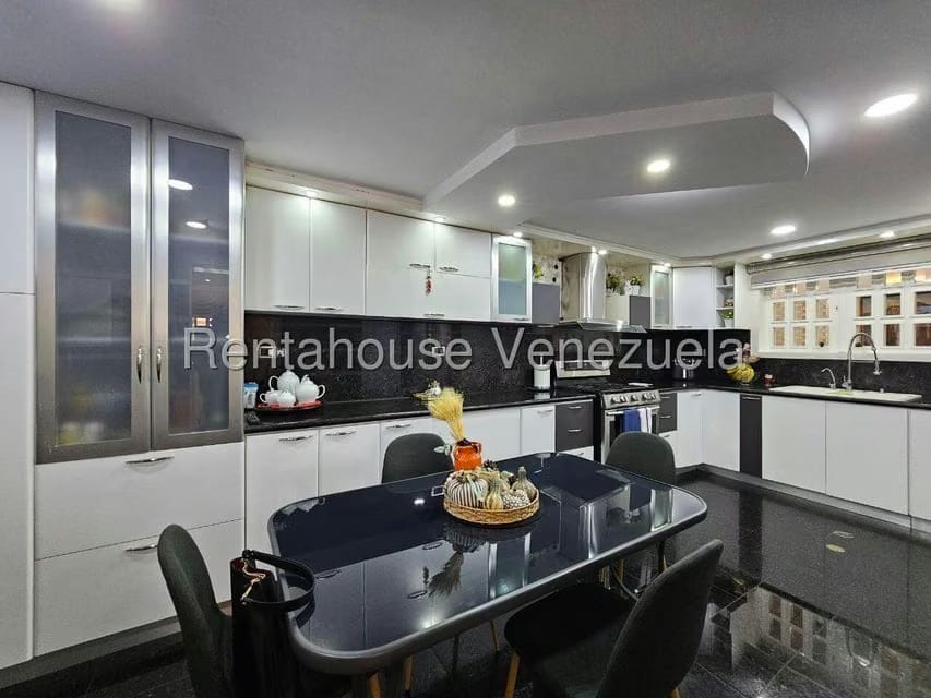 Casa (Multipes Niveles) en Venta en Cumbres de Curumo, Distrito Metropolitano - 16