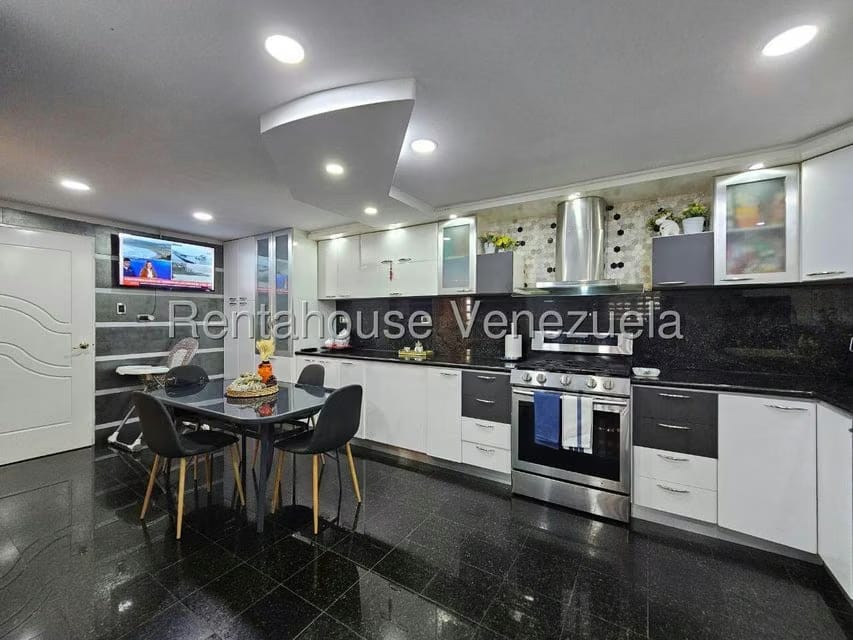 Casa (Multipes Niveles) en Venta en Cumbres de Curumo, Distrito Metropolitano - 17