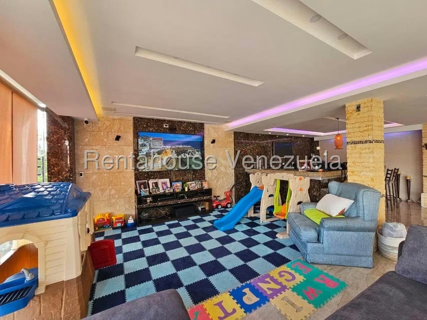 Casa (Multipes Niveles) en Venta en Cumbres de Curumo, Distrito Metropolitano - 19