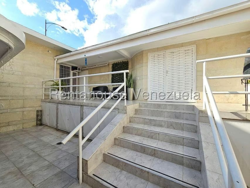Casa (Multipes Niveles) en Venta en Cumbres de Curumo, Distrito Metropolitano - 3
