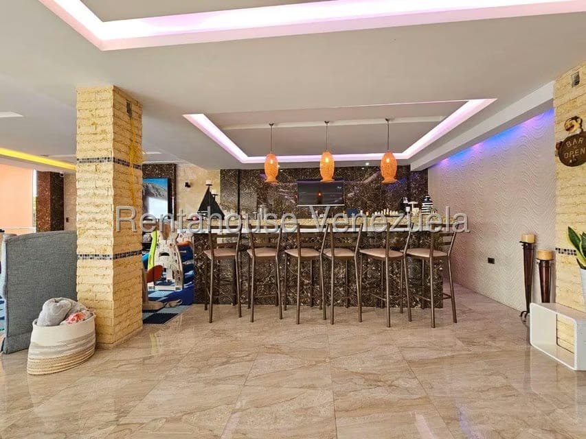 Casa (Multipes Niveles) en Venta en Cumbres de Curumo, Distrito Metropolitano - 22