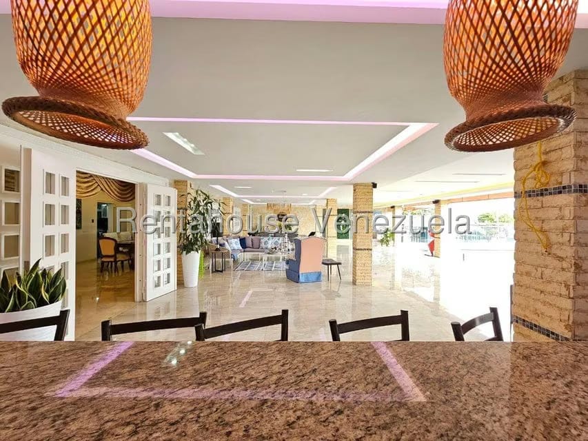 Casa (Multipes Niveles) en Venta en Cumbres de Curumo, Distrito Metropolitano - 23