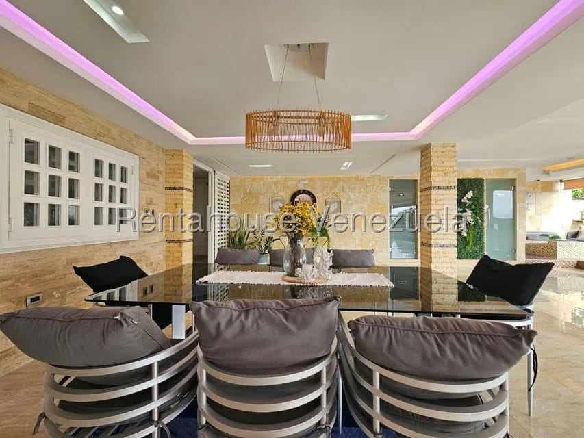 Casa (Multipes Niveles) en Venta en Cumbres de Curumo, Distrito Metropolitano - 27