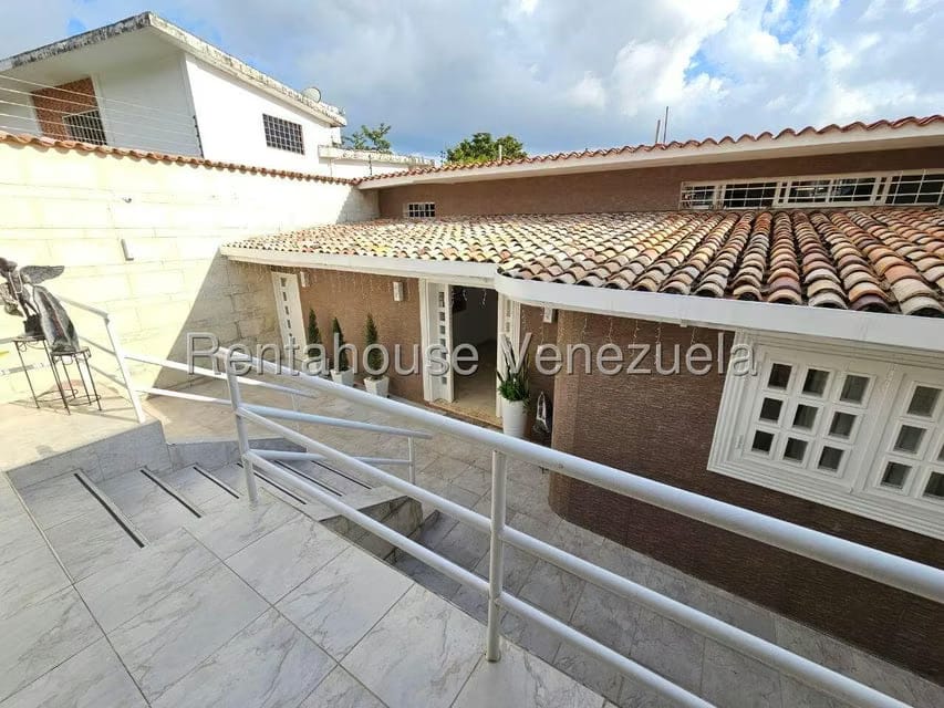 Casa (Multipes Niveles) en Venta en Cumbres de Curumo, Distrito Metropolitano - 4