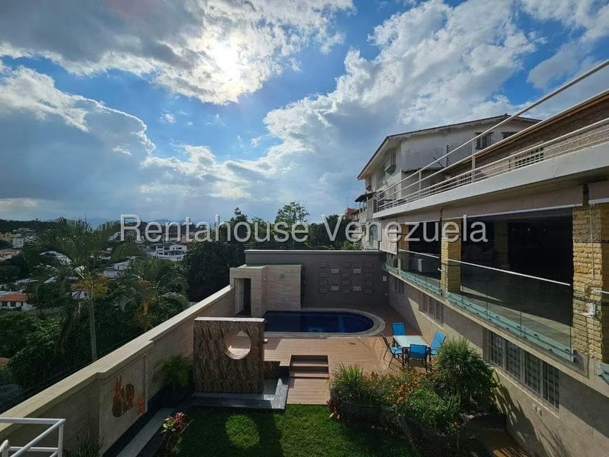 Casa (Multipes Niveles) en Venta en Cumbres de Curumo, Distrito Metropolitano - 32