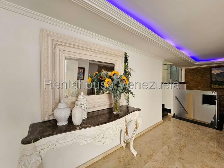 Casa (Multipes Niveles) en Venta en Cumbres de Curumo, Distrito Metropolitano - 5