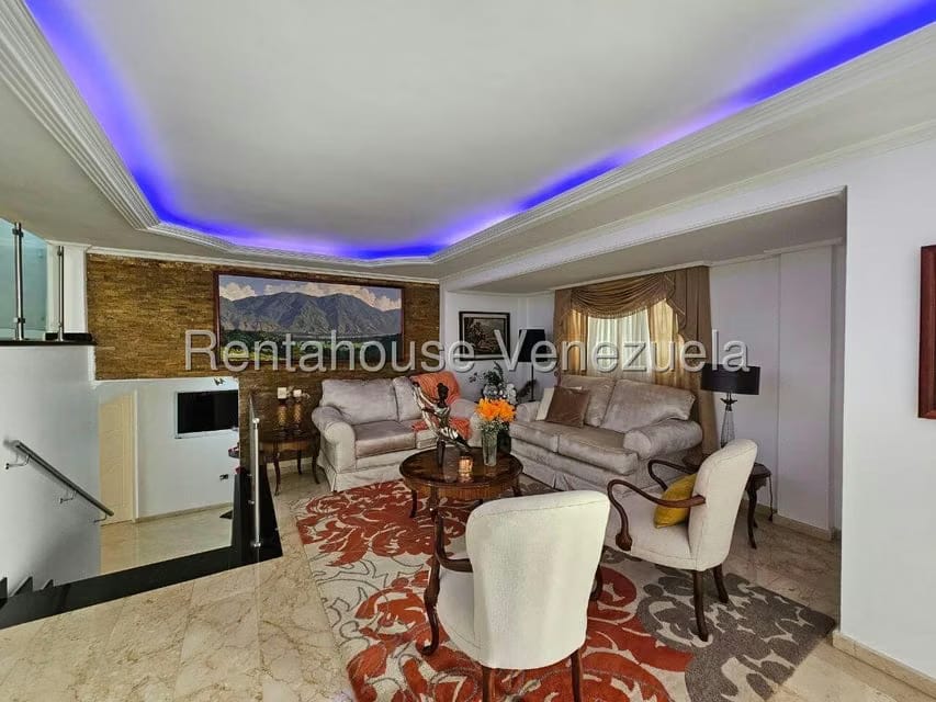 Casa (Multipes Niveles) en Venta en Cumbres de Curumo, Distrito Metropolitano - 6