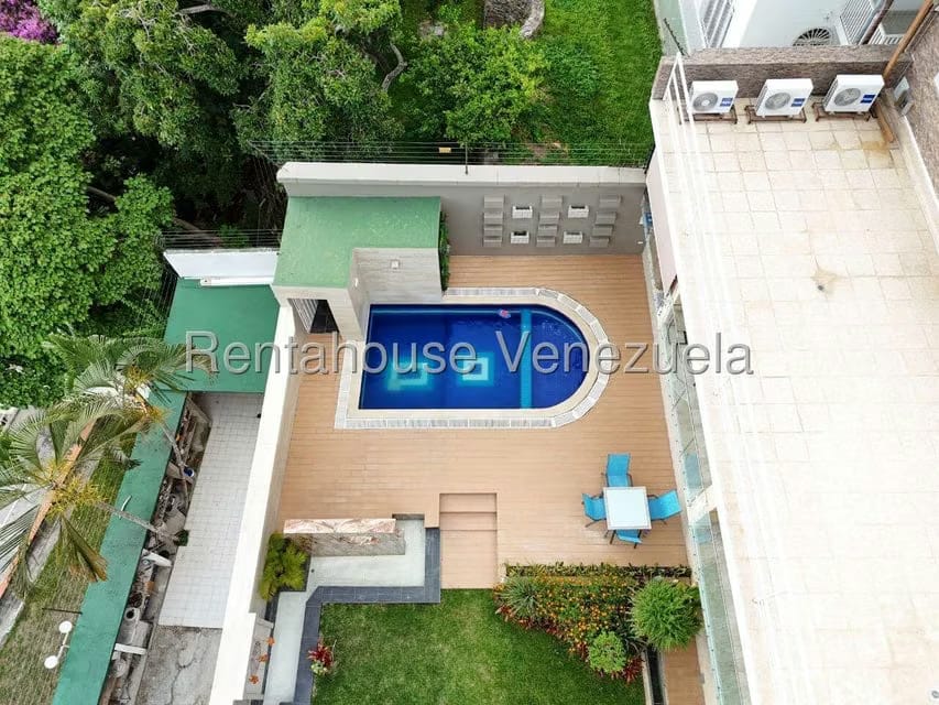 Casa (Multipes Niveles) en Venta en Cumbres de Curumo, Distrito Metropolitano - 55