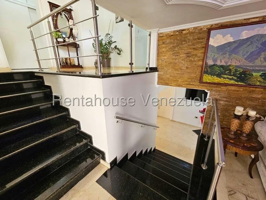 Casa (Multipes Niveles) en Venta en Cumbres de Curumo, Distrito Metropolitano - 7
