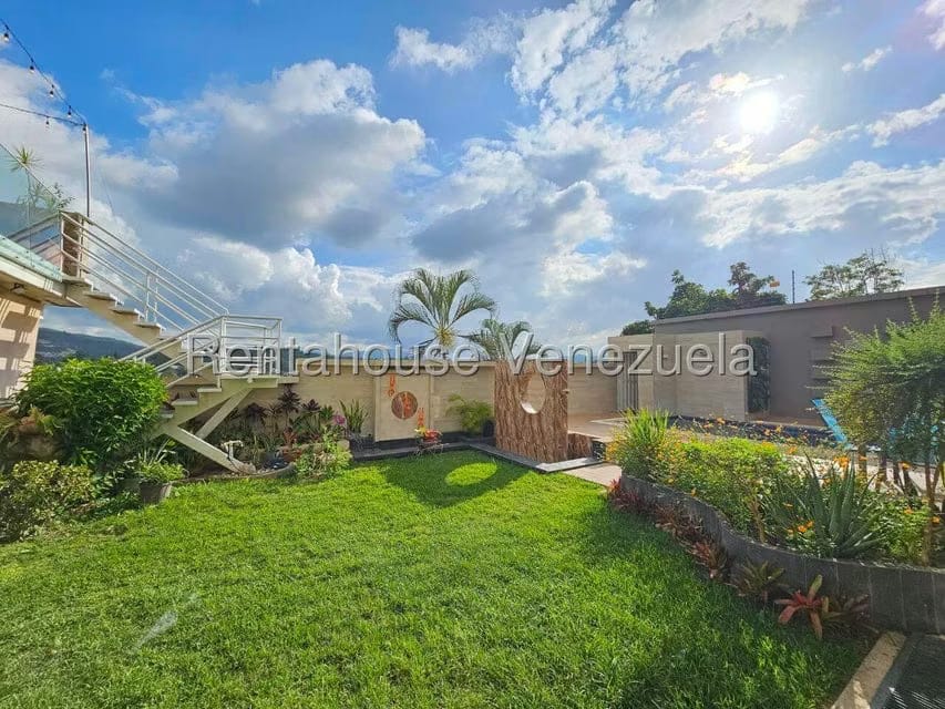 Casa (Multipes Niveles) en Venta en Cumbres de Curumo, Distrito Metropolitano - 61