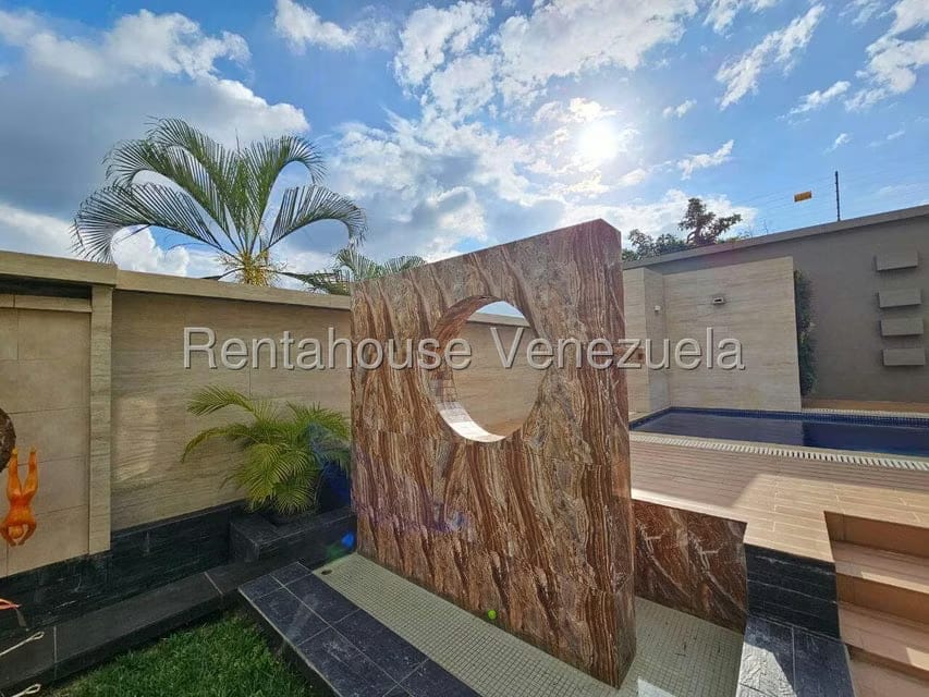 Casa (Multipes Niveles) en Venta en Cumbres de Curumo, Distrito Metropolitano - 63