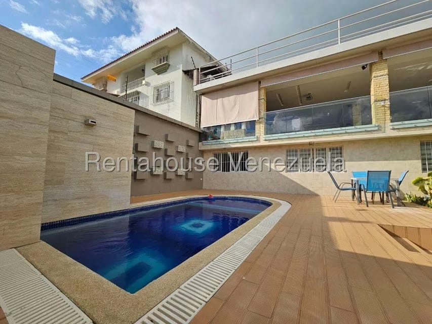 Casa (Multipes Niveles) en Venta en Cumbres de Curumo, Distrito Metropolitano - 66