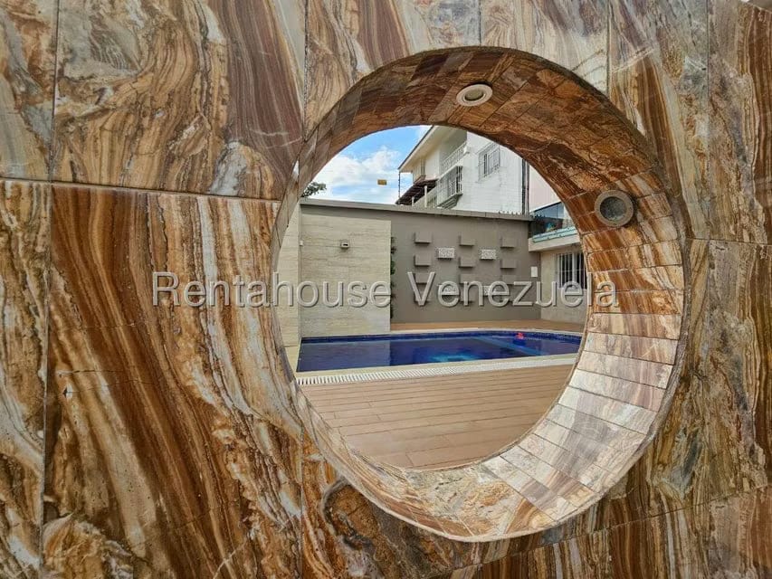 Casa (Multipes Niveles) en Venta en Cumbres de Curumo, Distrito Metropolitano - 75