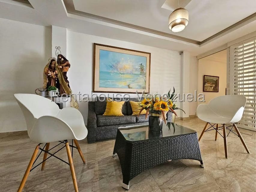 Casa (Multipes Niveles) en Venta en Cumbres de Curumo, Distrito Metropolitano - 79