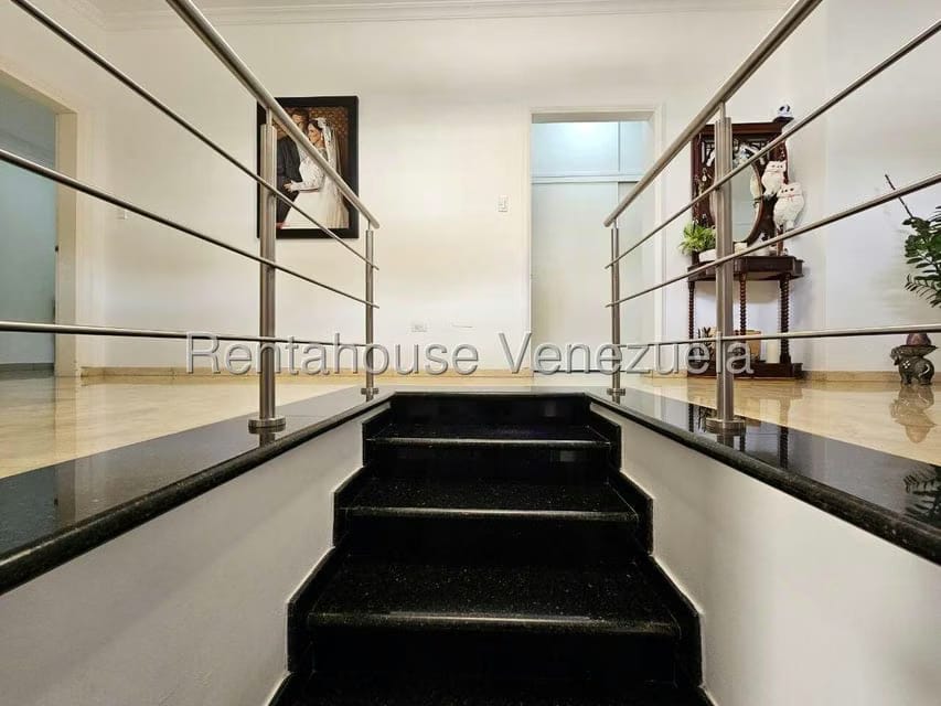 Casa (Multipes Niveles) en Venta en Cumbres de Curumo, Distrito Metropolitano - 81
