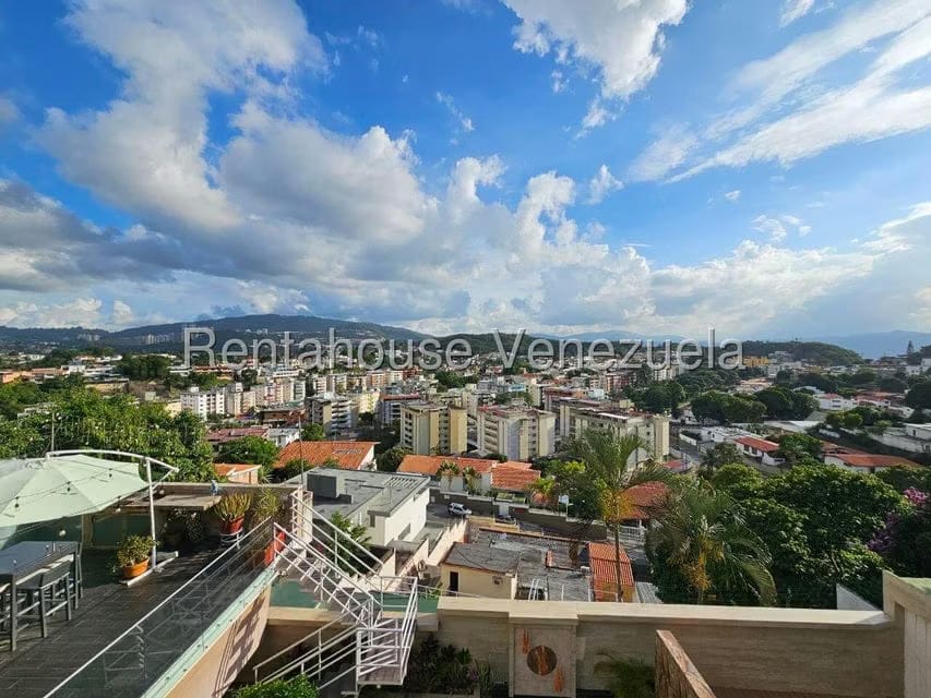 Casa (Multipes Niveles) en Venta en Cumbres de Curumo, Distrito Metropolitano - 94