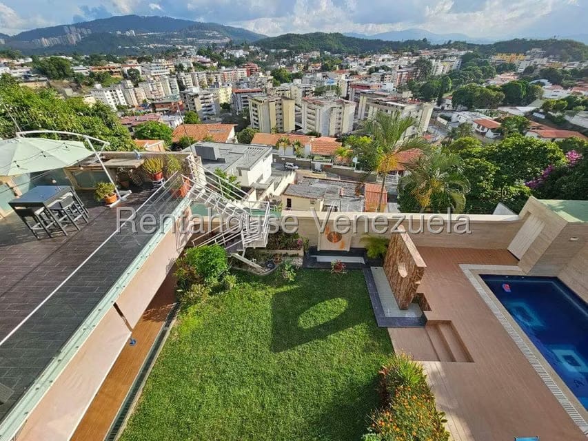Casa (Multipes Niveles) en Venta en Cumbres de Curumo, Distrito Metropolitano - 95