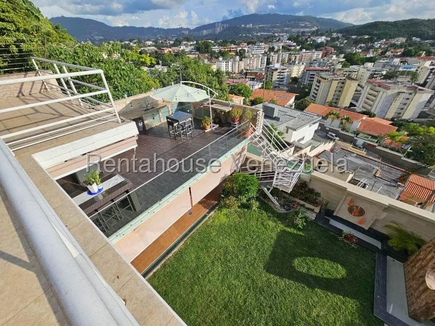 Casa (Multipes Niveles) en Venta en Cumbres de Curumo, Distrito Metropolitano - 97