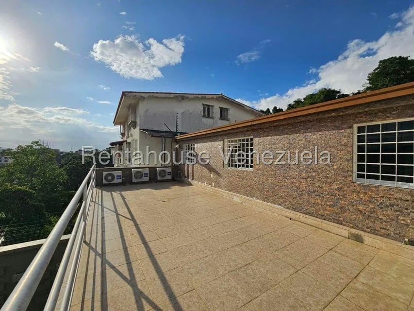 Casa (Multipes Niveles) en Venta en Cumbres de Curumo, Distrito Metropolitano - 98